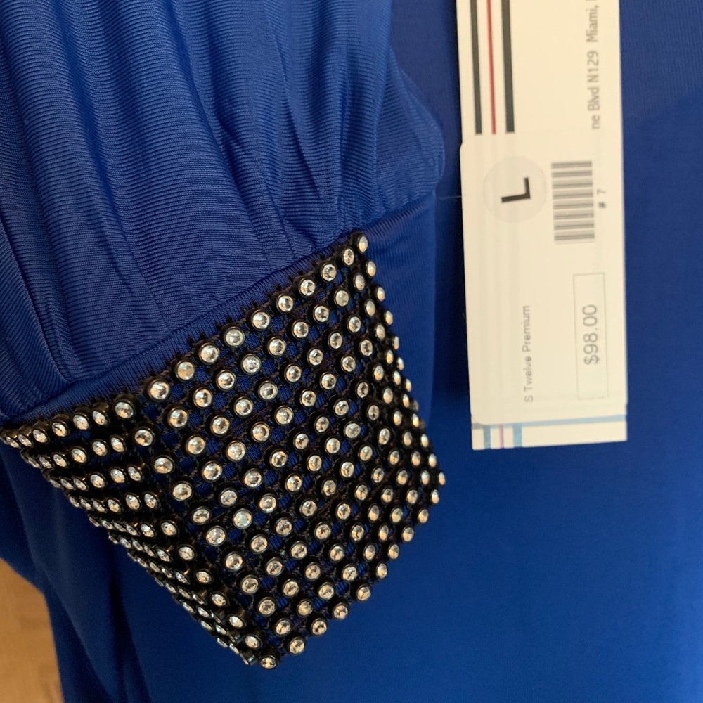 Dress - Picture 3 of 4